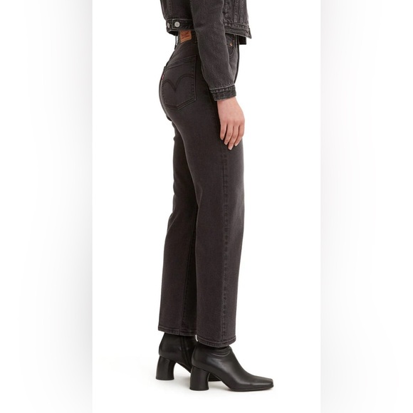 Levi’s Ribcage Straight Ankle Jeans - Picture 2 of 3